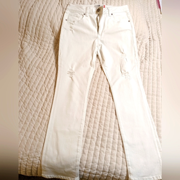 Cabi Size 6 High Slim White jeans distressed ripped look new without tags - Picture 2 of 13